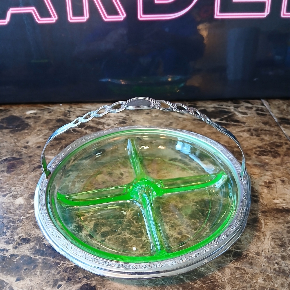 Green Uranium Vaseline Glass Relish Candy Nuts Dish 4 Part Divided DepressionT - Picture 3 of 11